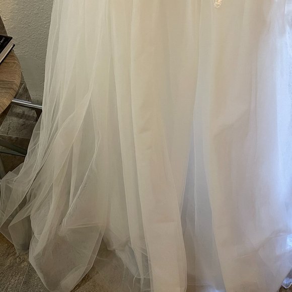 Wedding Dress - Picture 3 of 8